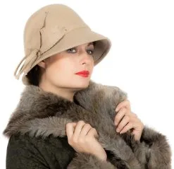 Dameshoed Jaren 20 Beige Luxe (Wolvilt)