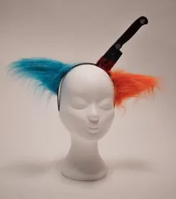 Diadeem Mes In Hoofd Met Clownshaar