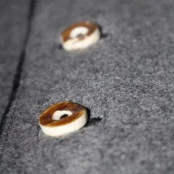 Tiroler Trachten Vest Luxe (Wol) -Kostuum Winkel tiroler trachten vest lichtgrijs luxe wol detail