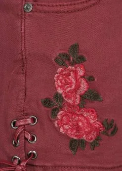 Trachten Jeans Kort Wijnrood Voor Dames -Kostuum Winkel trachten jeans kort wijnrood voor dames detail